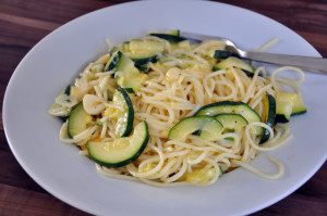 pasta knoblauch mit zucchini